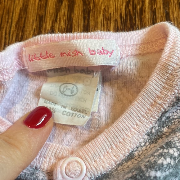 Little Mish girls lace print onesie gown - Picture 2 of 4